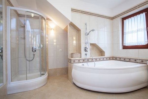 Oversized Bathtub Installation in Warsaw