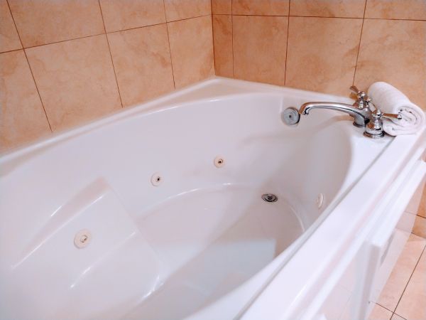 Acrylic Tub Installation in Warsaw